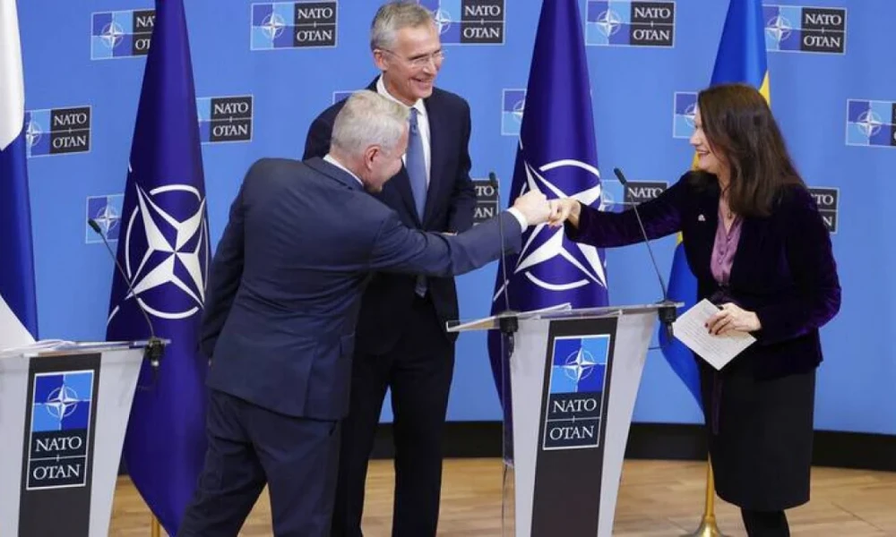 Η Σουηδία υπέγραψε το αίτημα ένταξης στο ΝΑΤΟ -«Ένα βήμα πιο κοντά στη στρατιωτική συμμαχία» (Βίντεο)